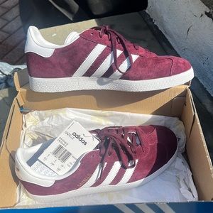 Adidas maroon gazelle sneakers